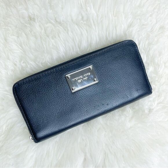 🍋 Michael Kors • Black Leather Zip Around Wallet w/Inner Separations for Cards - Picture 2 of 9